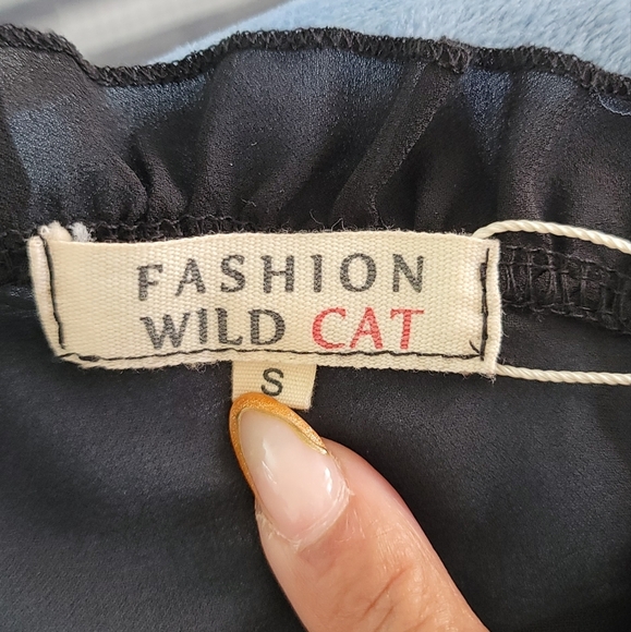 Fashion WildCat Embroidered Floral Cold Shoulder Halter Neck Peplum Top Small - Picture 8 of 8